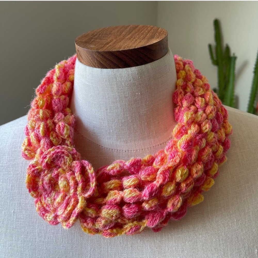 BRAND NEW - WOOLEN HANDMADE CROCHET NECKLACE - NECK WARMER
